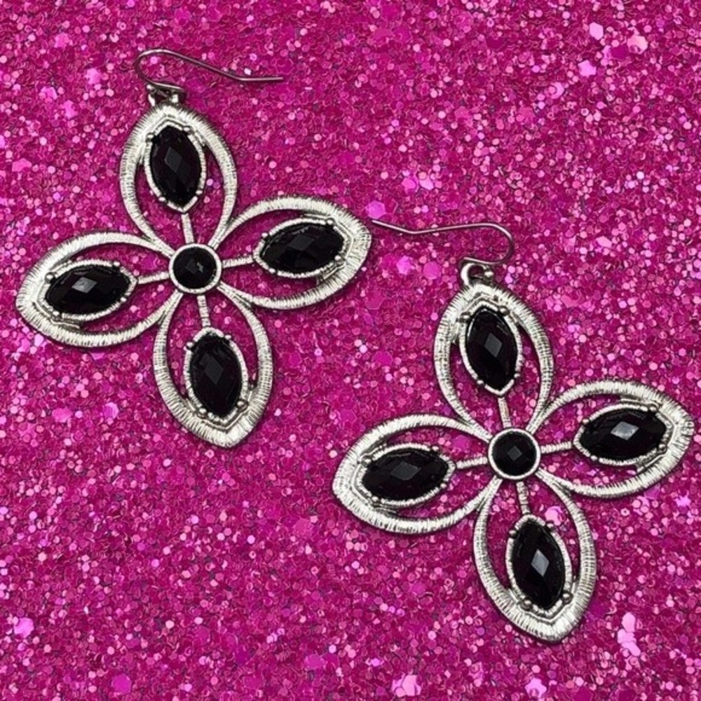 🌼 Black Gem Silver Daisy Flower Dangle Earrings
